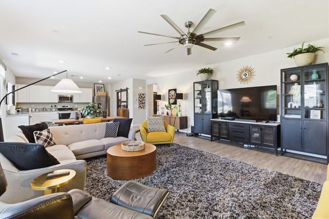 8256 Schellhous Dr, Roseville, CA 95747