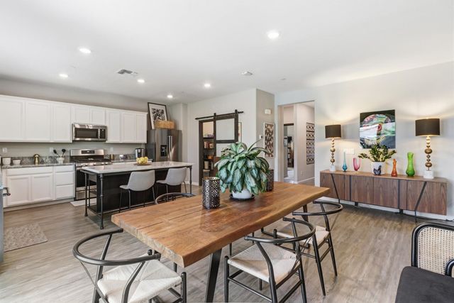 8256 Schellhous Dr, Roseville, CA 95747