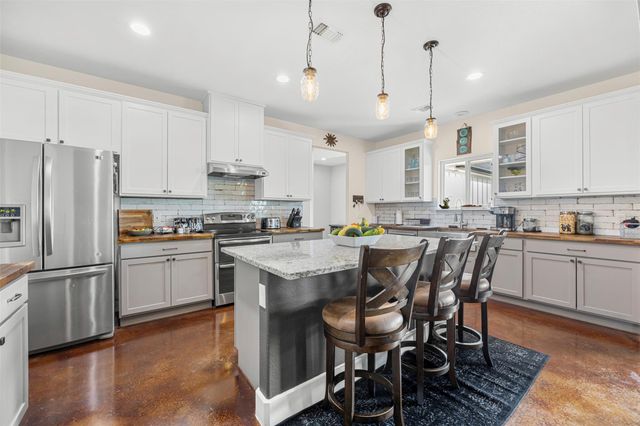 640 Blackbuck Ridge DR, Lampasas, TX 76550