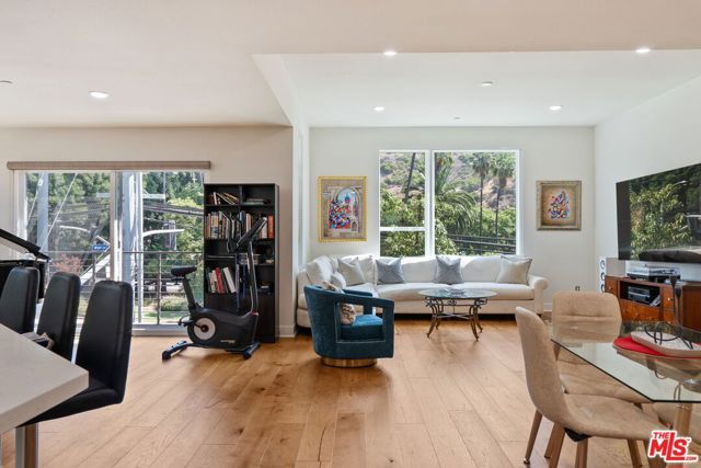 2780 N Wright Lane, Los Angeles, CA 90068