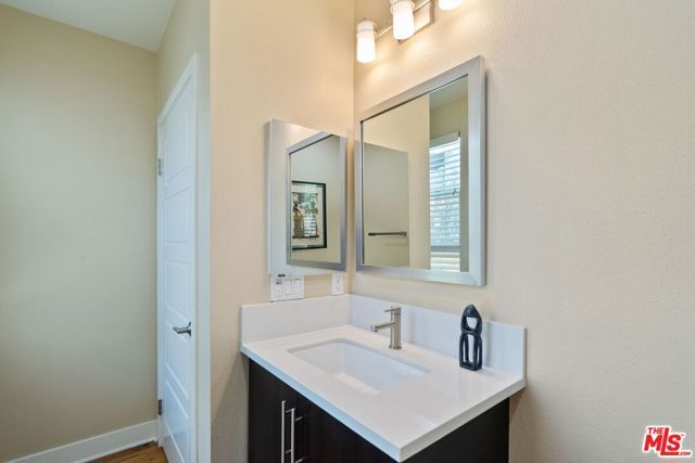 2780 N Wright Lane, Los Angeles, CA 90068