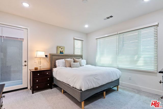 2780 N Wright Lane, Los Angeles, CA 90068