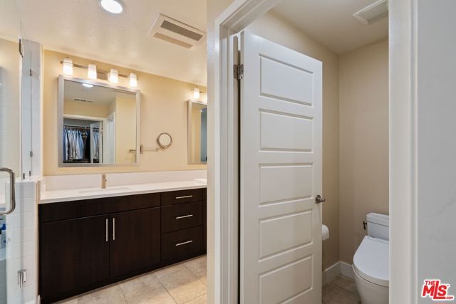 2780 N Wright Lane, Los Angeles, CA 90068