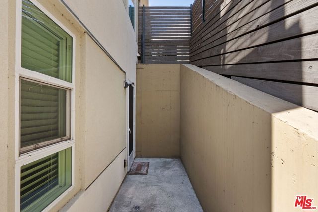 2780 N Wright Lane, Los Angeles, CA 90068