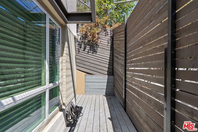 2780 N Wright Lane, Los Angeles, CA 90068