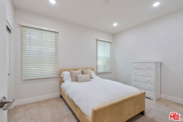 2780 N Wright Lane, Los Angeles, CA 90068
