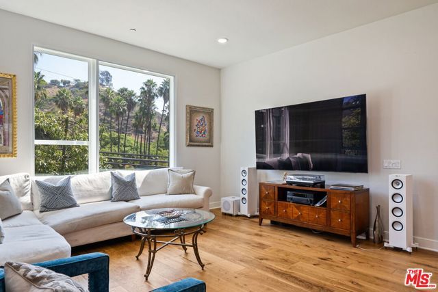 2780 N Wright Lane, Los Angeles, CA 90068