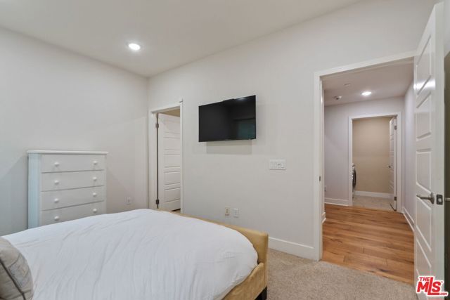2780 N Wright Lane, Los Angeles, CA 90068