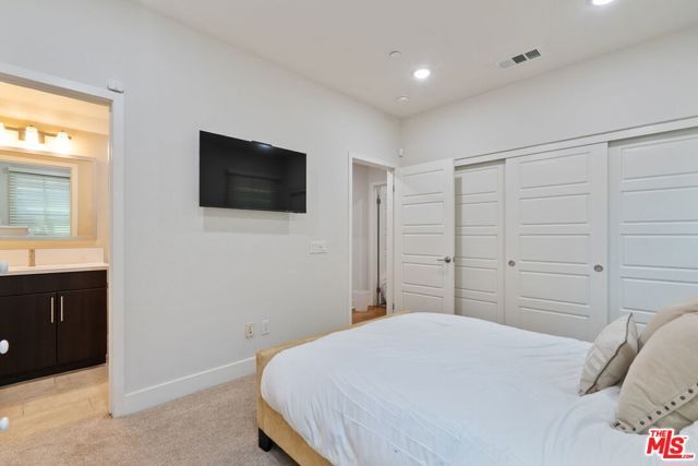 2780 N Wright Lane, Los Angeles, CA 90068