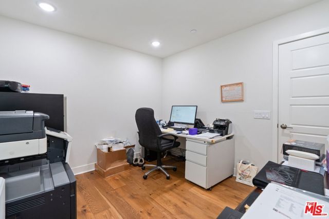 2780 N Wright Lane, Los Angeles, CA 90068