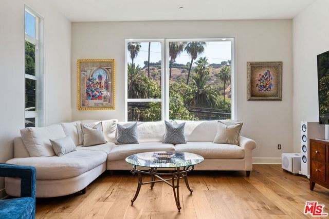 2780 N Wright Lane, Los Angeles, CA 90068