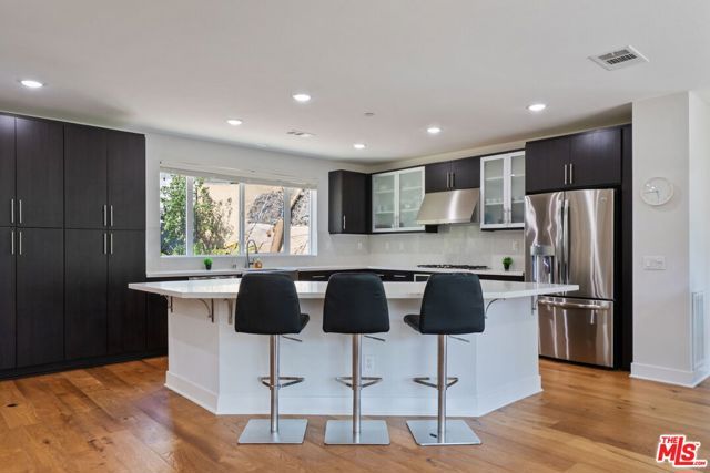 2780 N Wright Lane, Los Angeles, CA 90068