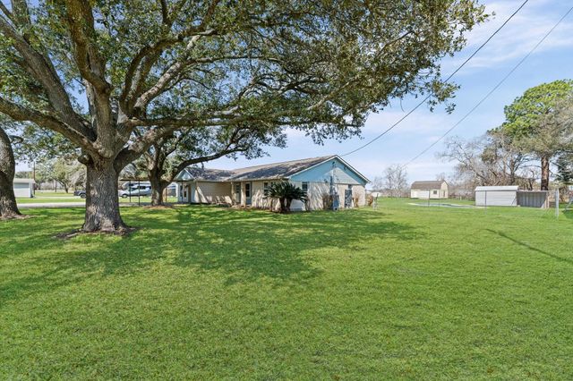 3082 County Road 536, Alvin, TX 77511