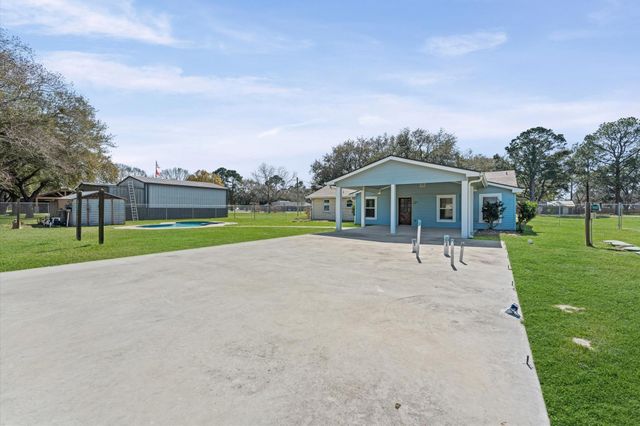 3082 County Road 536, Alvin, TX 77511
