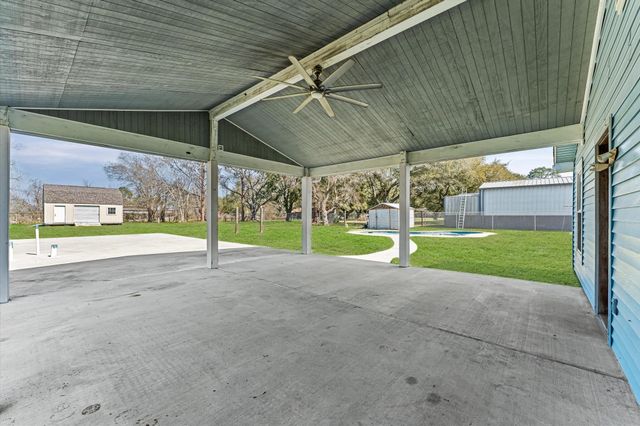 3082 County Road 536, Alvin, TX 77511