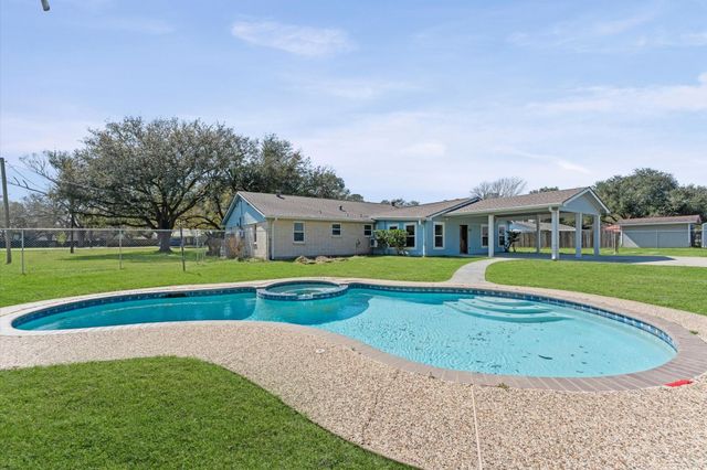 3082 County Road 536, Alvin, TX 77511