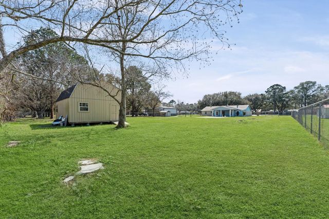 3082 County Road 536, Alvin, TX 77511