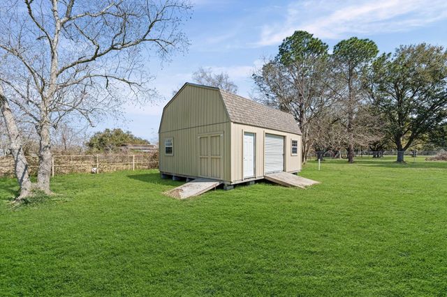 3082 County Road 536, Alvin, TX 77511