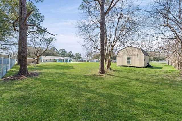 3082 County Road 536, Alvin, TX 77511