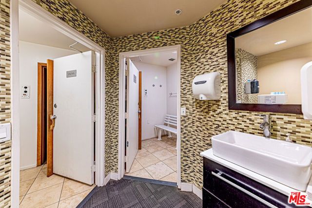 620 S Gramercy Place 301, Los Angeles, CA 90005