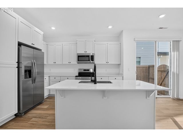 1045 Drake Ln HS21, Woodburn, OR 97071