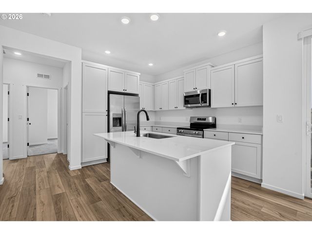 1045 Drake Ln HS21, Woodburn, OR 97071