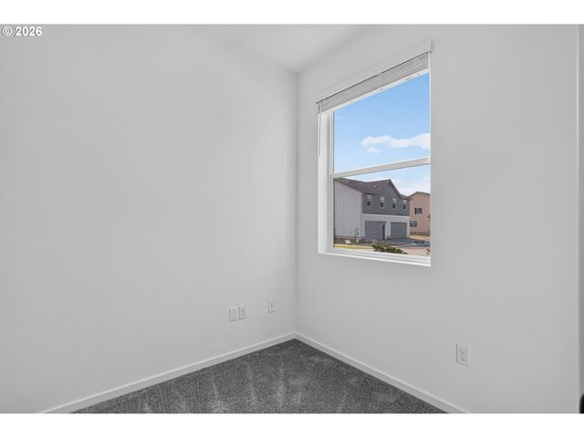 1045 Drake Ln HS21, Woodburn, OR 97071