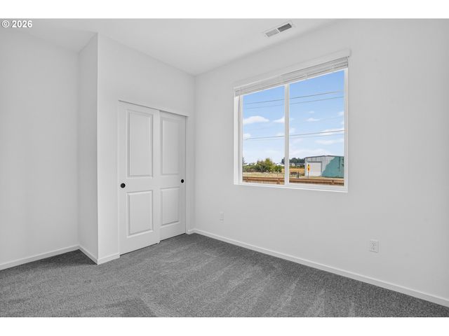 1045 Drake Ln HS21, Woodburn, OR 97071