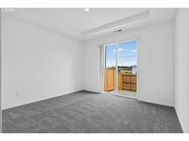 1045 Drake Ln HS21, Woodburn, OR 97071