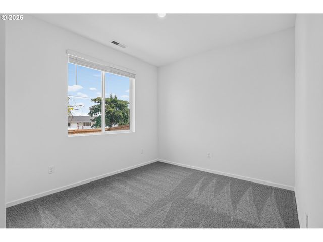 1045 Drake Ln HS21, Woodburn, OR 97071