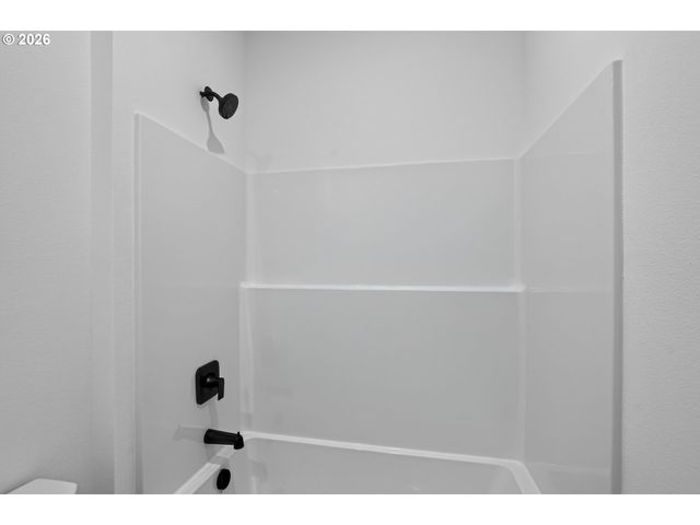 1045 Drake Ln HS21, Woodburn, OR 97071