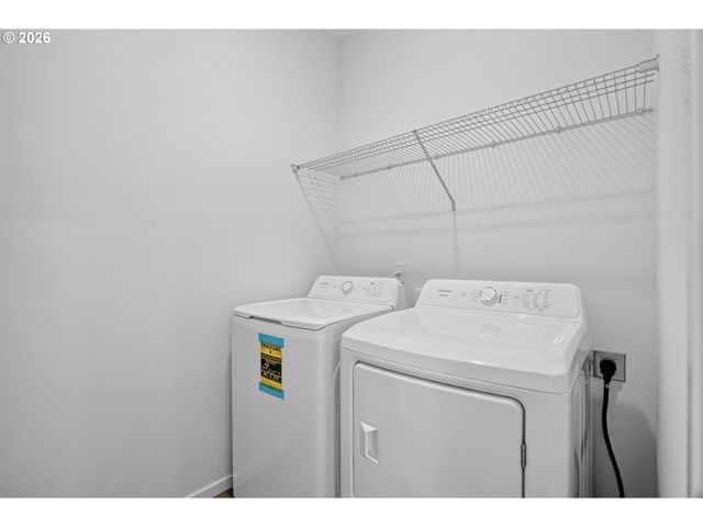 1045 Drake Ln HS21, Woodburn, OR 97071