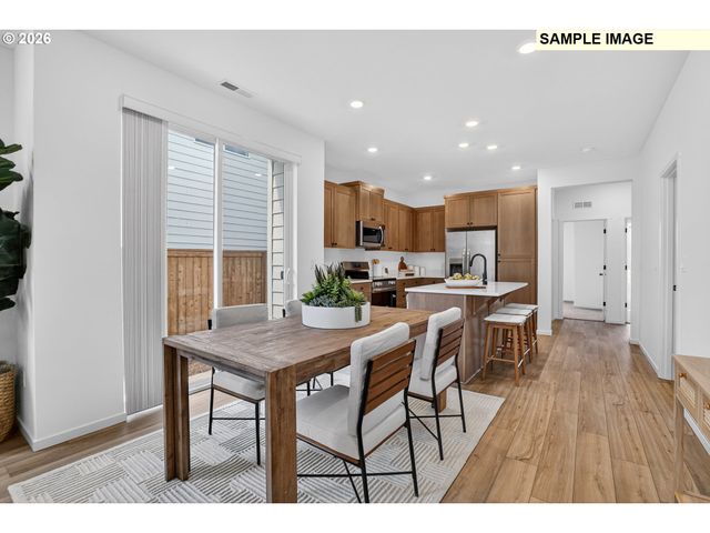 1045 Drake Ln HS21, Woodburn, OR 97071