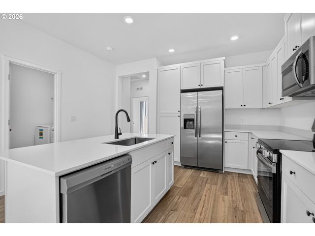 1045 Drake Ln HS21, Woodburn, OR 97071