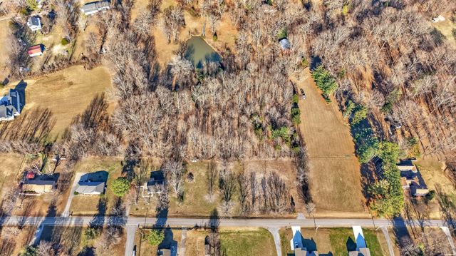 1991 Raymond Hodges Rd, Cottontown, TN 37048