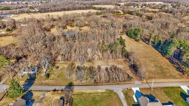 1991 Raymond Hodges Rd, Cottontown, TN 37048