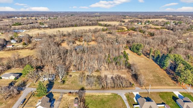 1991 Raymond Hodges Rd, Cottontown, TN 37048