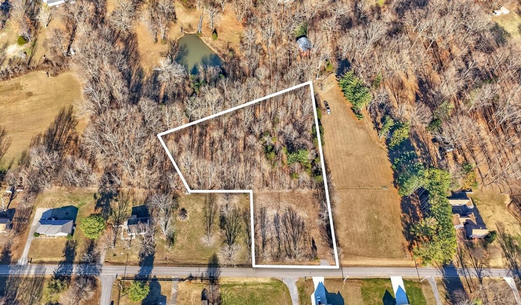 1991 Raymond Hodges Rd, Cottontown, TN 37048