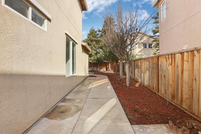 2431 Garrett Ct, Tracy, CA 95377