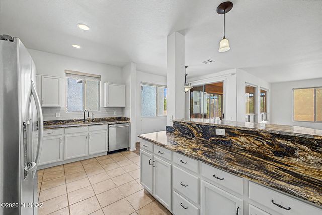 2233 W Gramercy Drive, Green Valley, AZ 85622