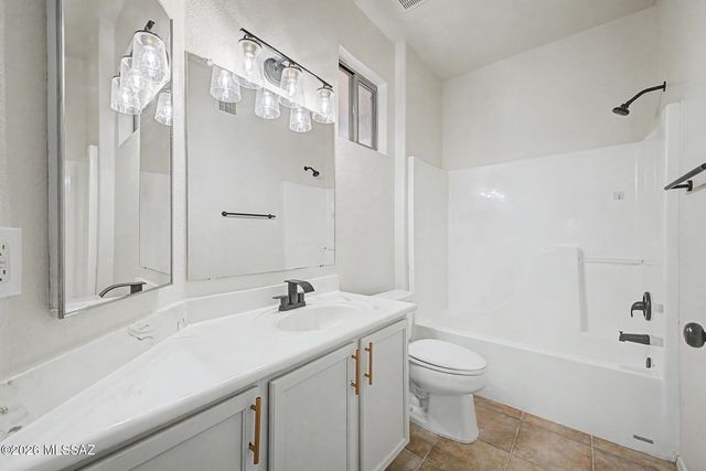 2233 W Gramercy Drive, Green Valley, AZ 85622