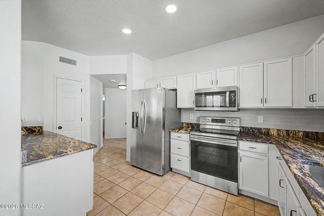 2233 W Gramercy Drive, Green Valley, AZ 85622