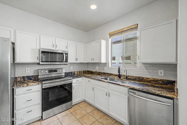 2233 W Gramercy Drive, Green Valley, AZ 85622