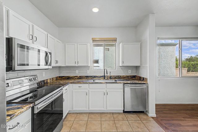 2233 W Gramercy Drive, Green Valley, AZ 85622