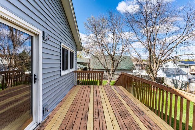 9724 Washburn Avenue N, Brooklyn Park, MN 55444