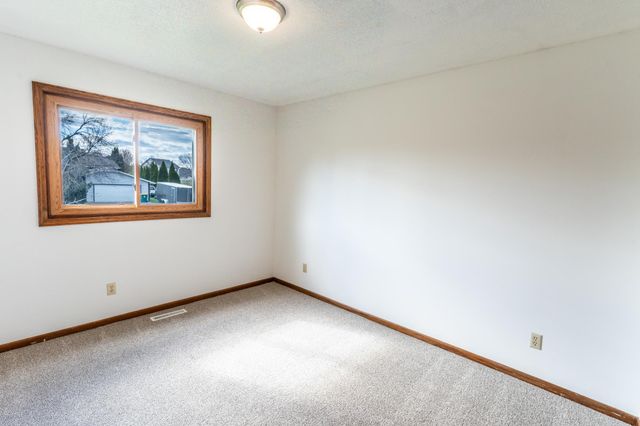 9724 Washburn Avenue N, Brooklyn Park, MN 55444