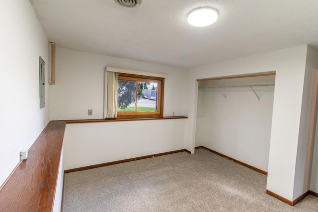 9724 Washburn Avenue N, Brooklyn Park, MN 55444