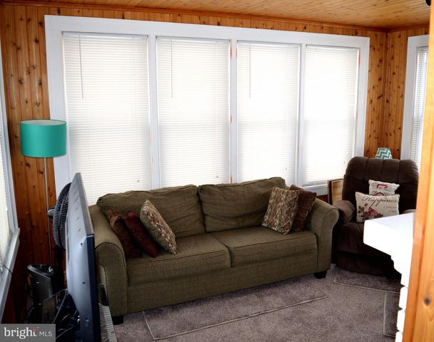 140 CASE AVE, Sharon, PA 16146