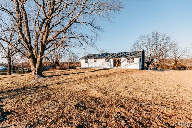 30963 N 63 Highway, Vienna, MO 65582