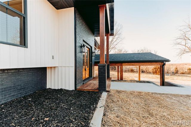 30963 N 63 Highway, Vienna, MO 65582